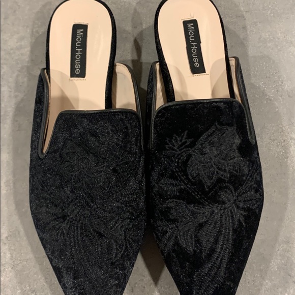 Mules- embroidered velvet like - Picture 2 of 3